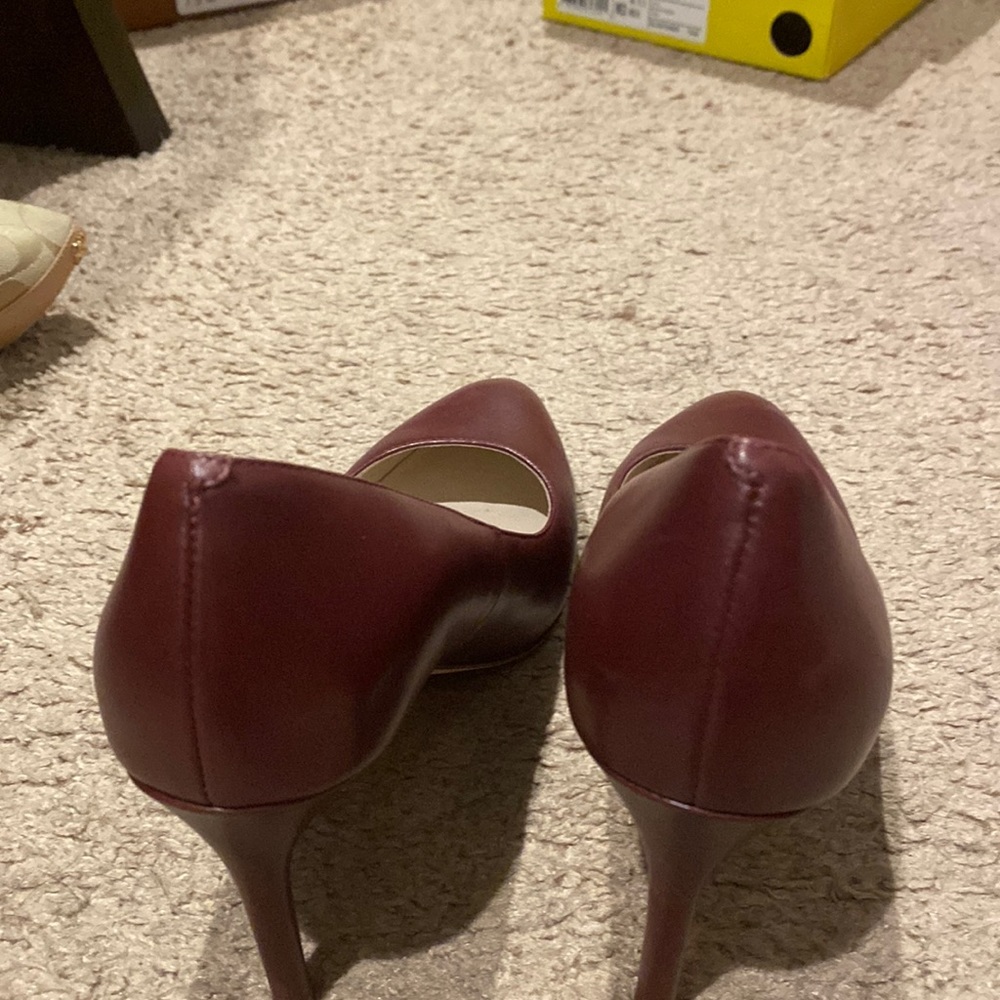 3 inch heel Burgundy leather Cole Haan Womens shoes size 8 good condition.